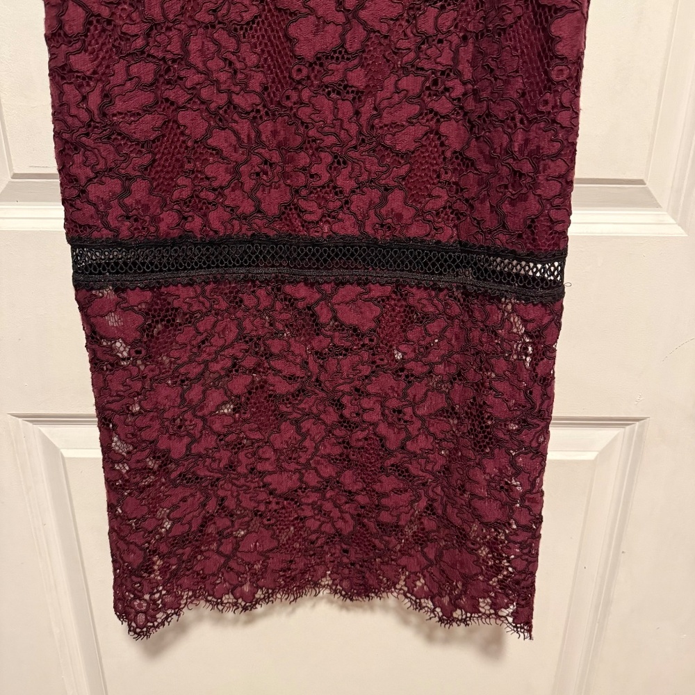 Alexis Evie Burgundy Lace Midi Dress Cold Shoulder Size Small - Picture 7 of 13